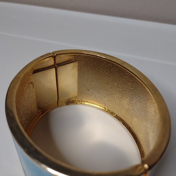 7 Inch Heavy Green, Blue, And Gold Tone Hinged Bracelet - Picture 5 of 11